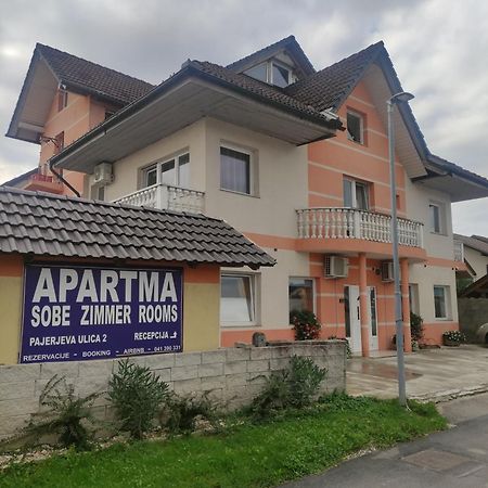 Apartments Zupan Šenčur エクステリア 写真