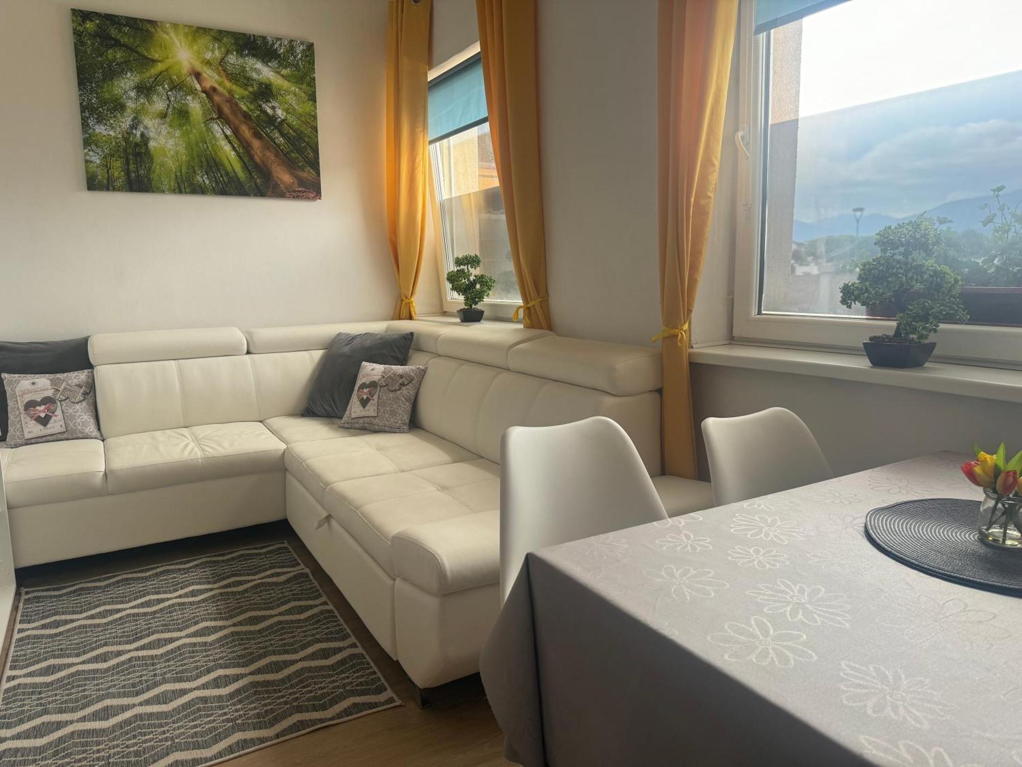 Apartments Zupan Šenčur エクステリア 写真
