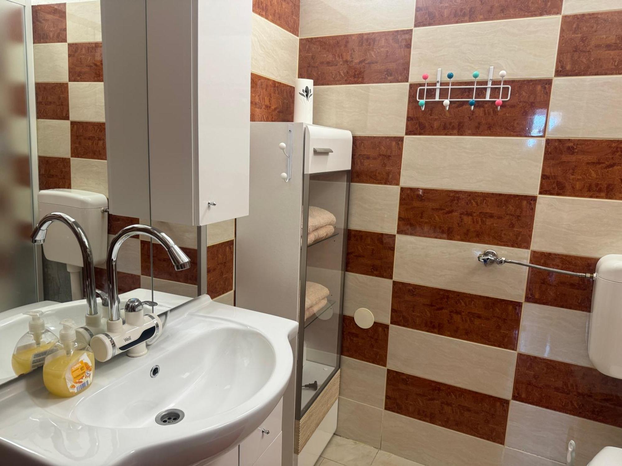 Apartments Zupan Šenčur エクステリア 写真