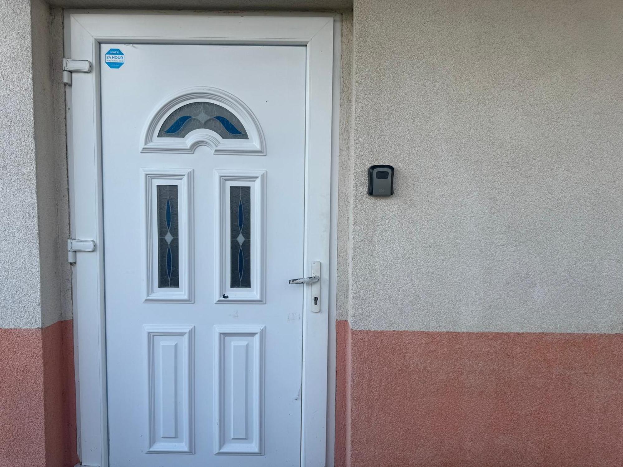Apartments Zupan Šenčur エクステリア 写真
