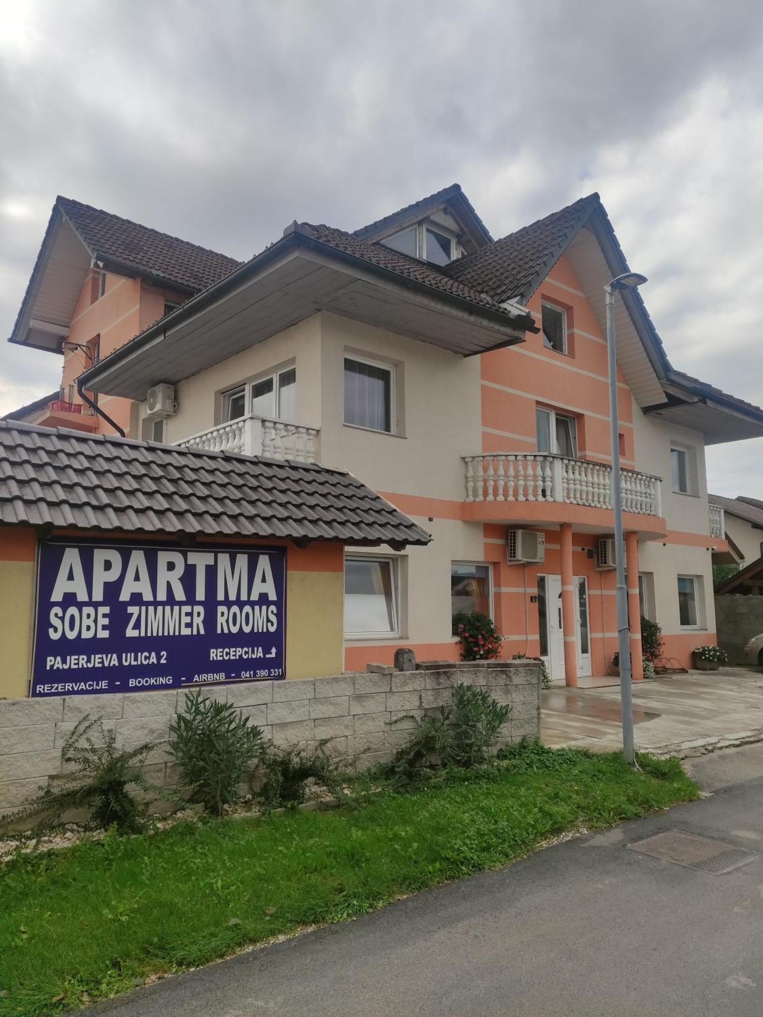 Apartments Zupan Šenčur エクステリア 写真