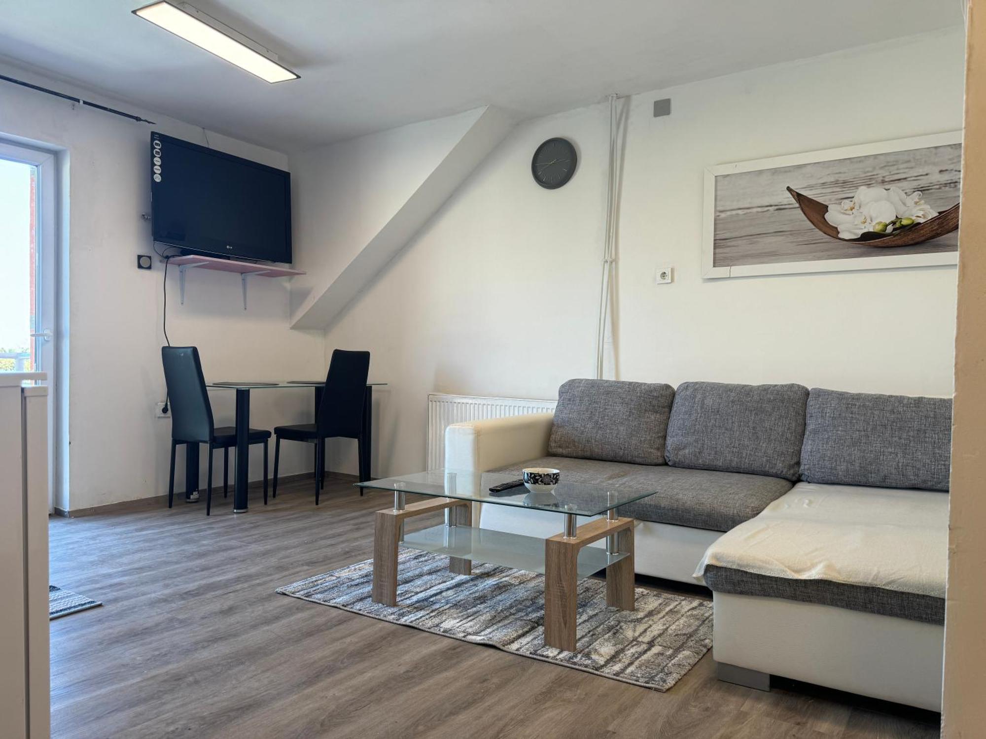 Apartments Zupan Šenčur エクステリア 写真